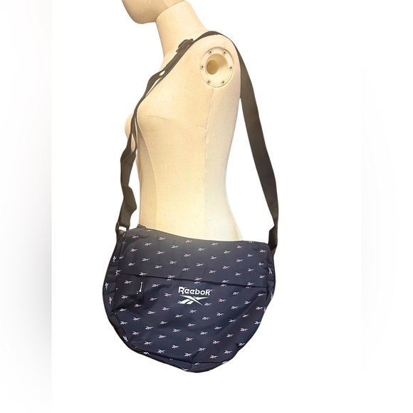 REEBOK Sophie Crossbody Bag in Black Ombre - Picture 2 of 8